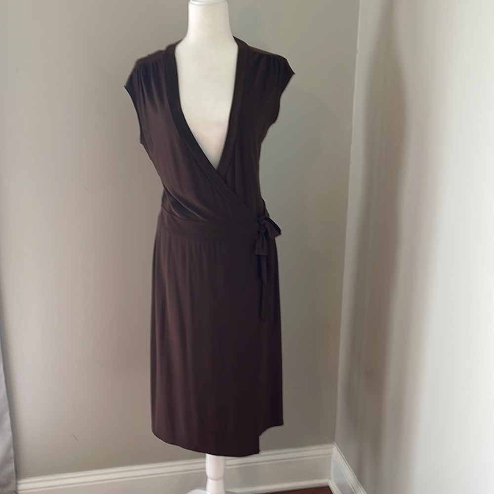 Bisou Bisou Dress wrap v neck by Michele Bohbot size 8 brown MIDI wrap tie